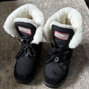 Khombu Women's Black and White Winter Boots